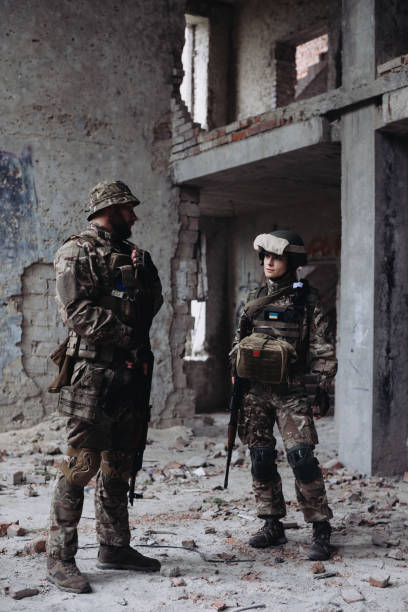 istock Fully equipped and armed soldiers 1425439164