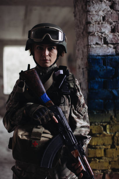istock Fully equipped and armed soldiers 1425441364