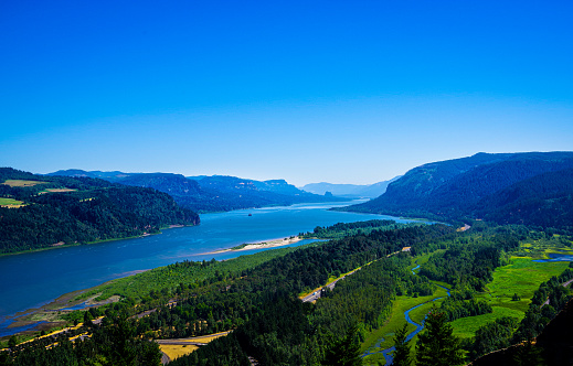 Landscape Photo of Columbia River flowing through Oregon