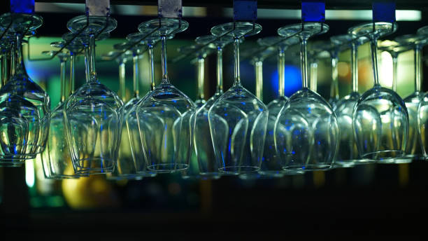 istock bar party night music glass beverage 1425447165