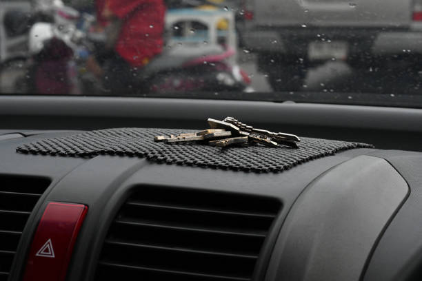 istock The house key is placed in the car in front. 1425470520