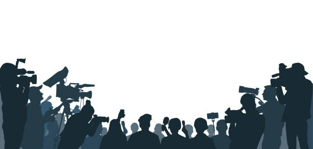 illustrations, cliparts, dessins animés et icônes de les journalistes interviewent, silhouette. conférence de presse des journalistes. foule de gens avec des caméras vidéo et des microphones. tous les peuples se sont séparés. illustration vectorielle - interview entretien