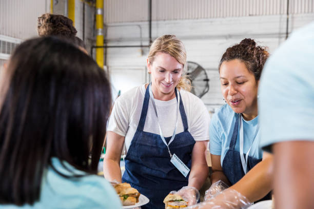 istock Volunteers work together to prepare sandwiches 1425562562