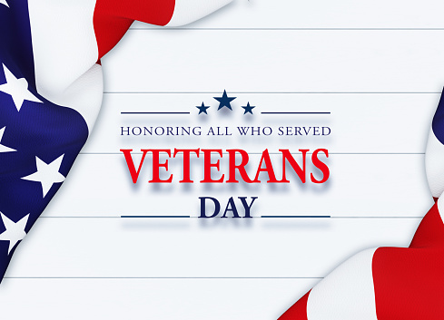 Concepto del Día del Veterano - Mensaje del Día del Veterano sentado sobre el fondo de madera blanca detrás de la bandera estadounidense ondulada photo
