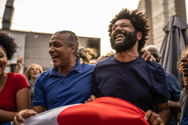 français fans de l’équipe en fête - france culture photos et images de collection