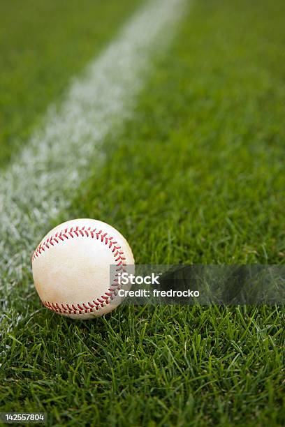 야구공 한 야구공 필드 중 야구공 게임 야구공에 대한 스톡 사진 및 기타 이미지 - 야구공, 야구, 풀-벼과