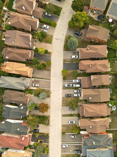 istock Neighbor and driveways 1425584471