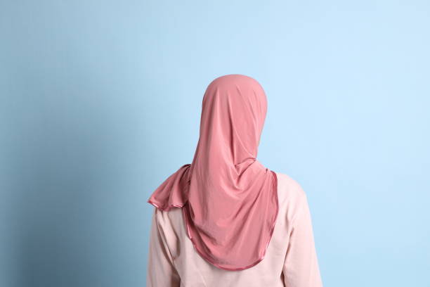 woman with hijab - hijab imagens e fotografias de stock