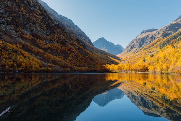 istock Mountain lake with glassy water and autumnal trees. 1425593539
