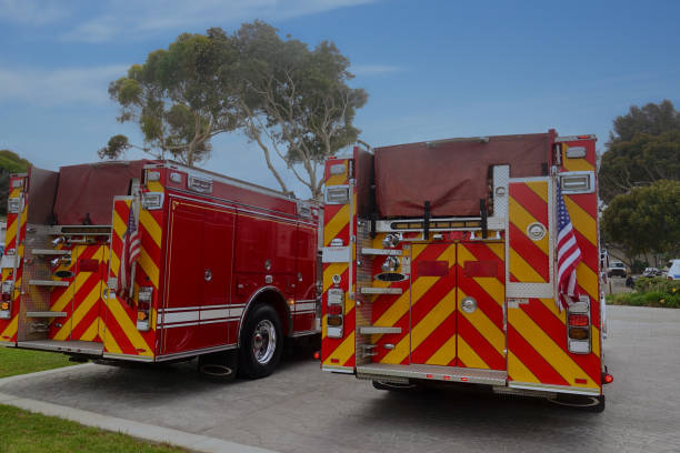 istock Rear view of two emergency vehicles 1425638352