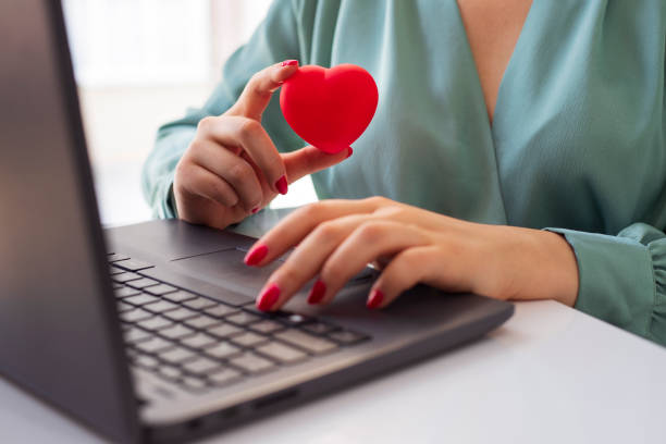 istock woman having love chat at work 1425650166