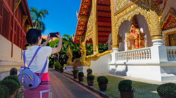 istock Tourist uses phone picture. 1425741624