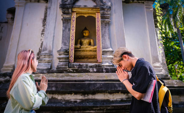 istock Tourist couple pay respect. 1425741677