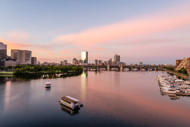 historical sites of boston, massachusetts - boston skyline charles river river imagens e fotografias de stock