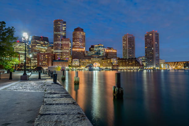 siti storici di boston, massachusetts - boston charles river skyline massachusetts foto e immagini stock