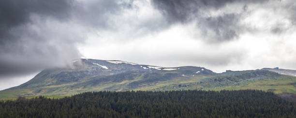 landscape massif du sancy - valley storm thunderstorm mountain imagens e fotografias de stock