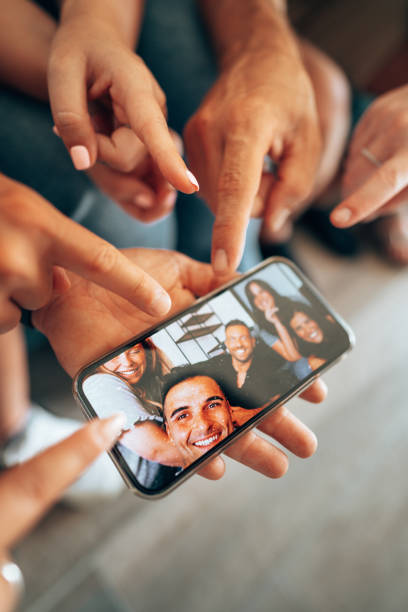 istock sharing the selfie on the social media 1425801071