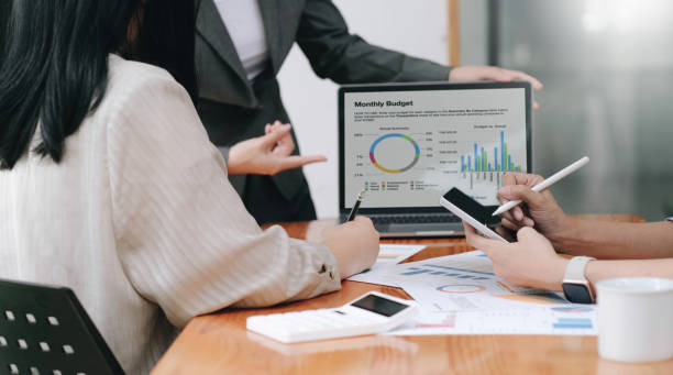 istock Business asian presenting analytical report while working together with colleagues in the modern office 1425851551