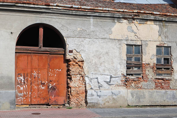 istock Brick wall of an old ruined house 1425870959