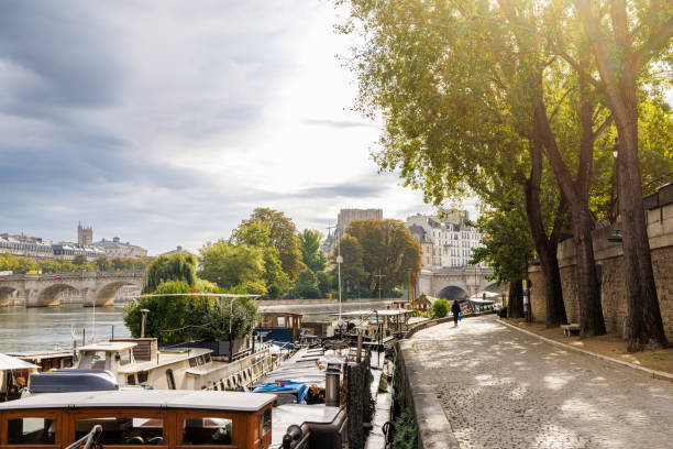 istock Paris street scene 1425874932