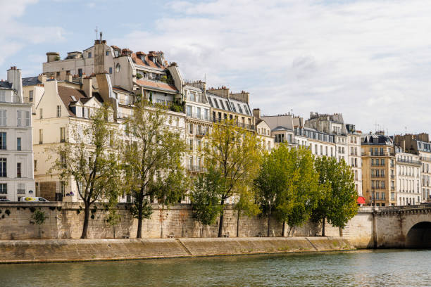 istock Paris street scene 1425876683