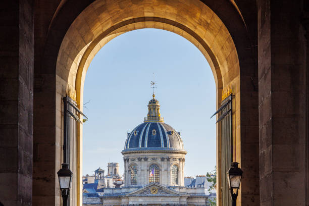 istock Paris street scene 1425877057