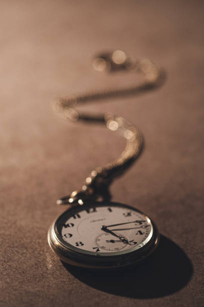 istock Vintage, retro antique watch macro bokeh 1425908093