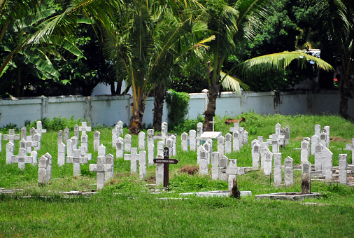 Dili, East Timor / Timor Leste: muslim and christian graves at Seroja (Lotus) Indonesian Military Cemetery - With 697 graves, the military cemetery is the largest of its kind in Timor-Leste. During the occupation (1975-1999), the Indonesians installed twelve corresponding cemeteries in various districts of Timor-Leste, where Indonesians and East Timorese sympathizers of the country's integration into Indonesia were buried -  Lotus Military Heroes Cemetery / Taman Makam Pahlawan Seroja.
