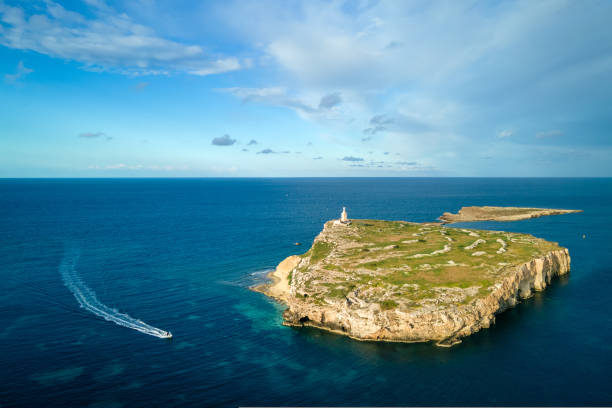 istock St Paul's island with a motor boat passing by 1425938105