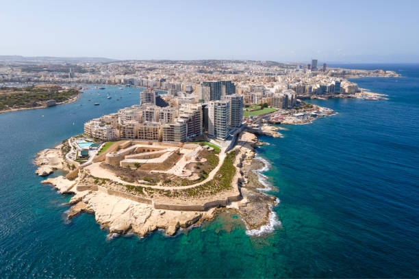 tigne point, a residential area on a tip of sliema peninsula, malta - ilhas de malta imagens e fotografias de stock