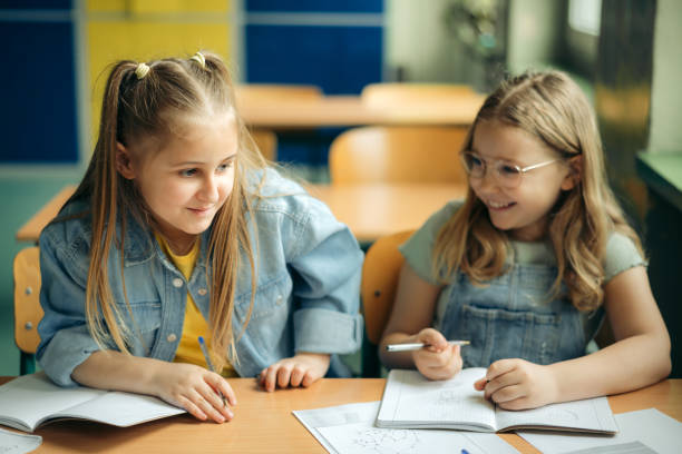 istock schoolgirls working in school 1425953658