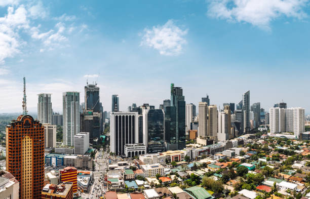 skyline de manille, philippines - southeast asia photos et images de collection