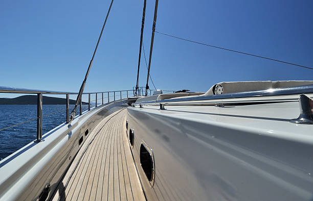 pont de bateau - ketch photos et images de collection