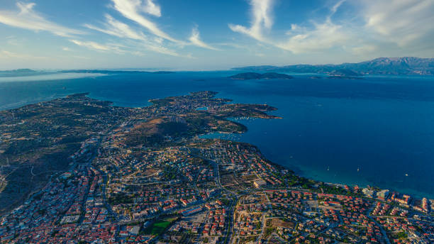 vue aérienne de cesme, i̇zmir - izmir photos et images de collection