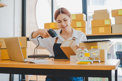 Owner Scan Small Business Owners Online Are Scanning Barcodelabelled Parcel Boxes ...
