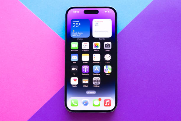 iPhone 14 Pro home screen with app icons Madrid, Spain - September 21, 2022: Newly released iPhone 14 Pro home screen with app icons iphone stock pictures, royalty-free photos & images