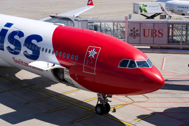 스위스 국제 공항에 고정 된 필라투스 (pilatus)라는 스위스 장거리 전세 비행기. - airbus named airline horizontal airplane 뉴스 사진 이미지
