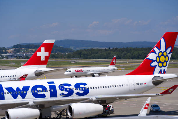 스위스 국제 공항에 고정 된 필라투스 (pilatus)라는 스위스 장거리 전세 비행기. - airbus named airline horizontal airplane 뉴스 사진 이�미지