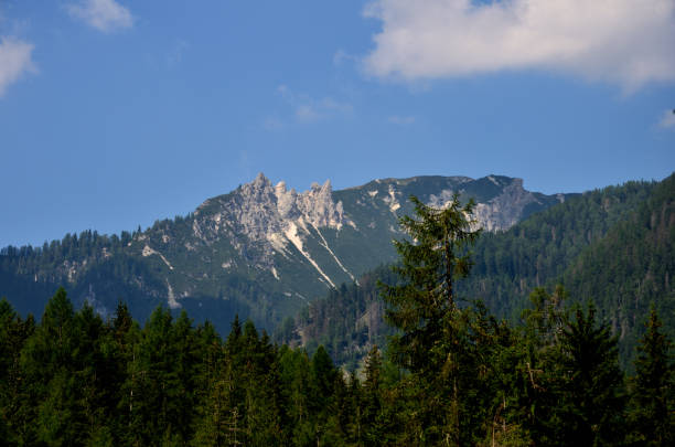 montagne particolari della valle - screes foto e immagini stock