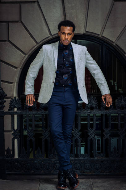 ニューヨーク市の若い黒人実業家 - blazer outdoors portrait men ストックフォトと画像