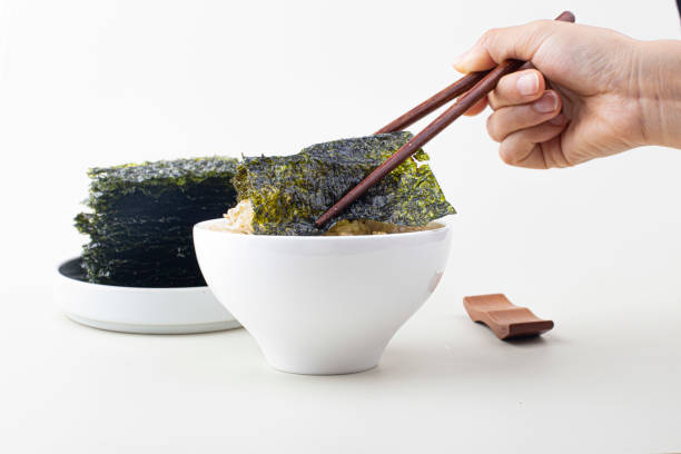 istock dried laver with steamed rice 1426253631