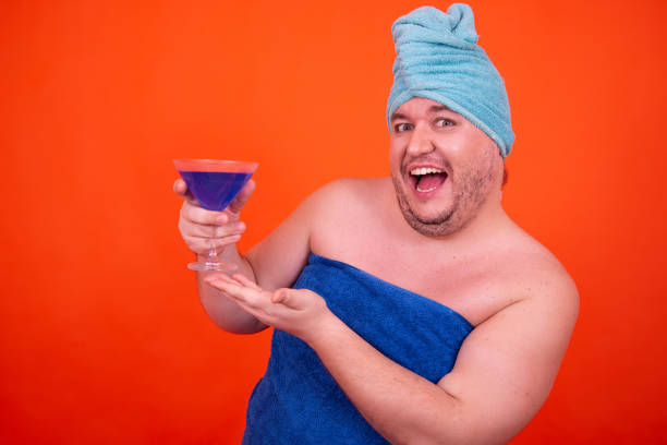 chico divertido se ducha. drag queen está mojado. - guilty humor surprise sensuality fotografías e imágenes de stock