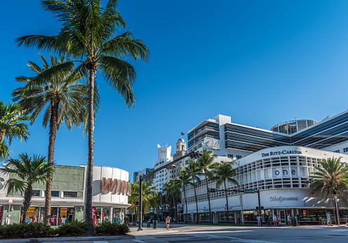 Miami Beach, USA – September 22, 2022: Quiet and lonely morning on Miami Beach's famous Lincoln Road shopping street. It hosts a pedestrian mall replete with shops, restaurants, galleries, and other businesses.