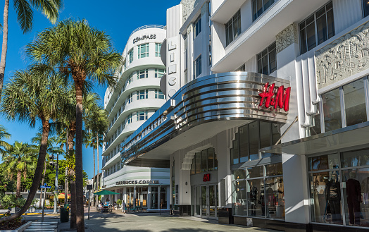 Miami Beach, USA – September 22, 2022: Quiet and lonely morning on Miami Beach's famous Lincoln Road shopping street. It hosts a pedestrian mall replete with shops, restaurants, galleries, and other businesses.