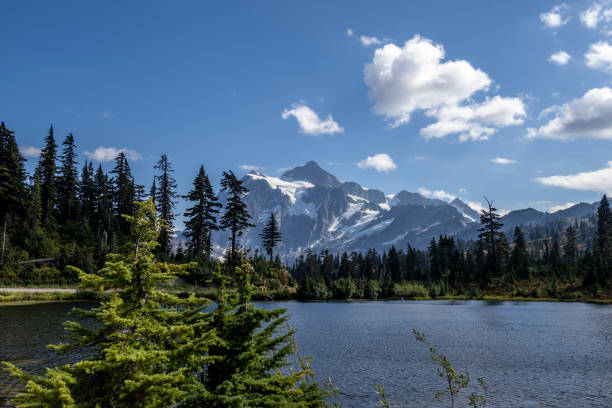 istock Landscape of Picture Lake 1426439018