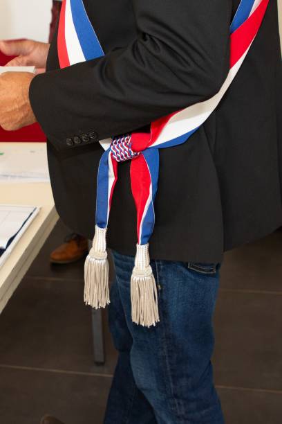 français écharpe tricolore du maire lors d’une célébration officielle à la mairie de france - sash white blue red photos et images de collection
