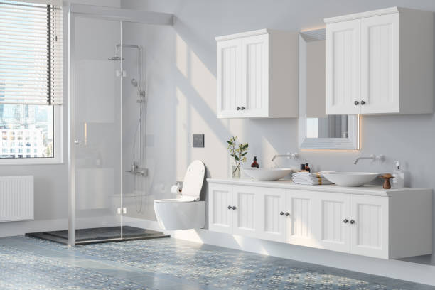 moderno bagno interno con doccia, wc, specchio e armadi bianchi - closet hotel door contemporary foto e immagini stock