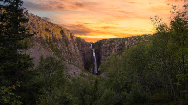 sweden's highest waterfall "njupeskär" is 93 metres high with a free fall of 70 metres.the waterfall is located in fulufjället national park. - dalarna imagens e fotografias de stock