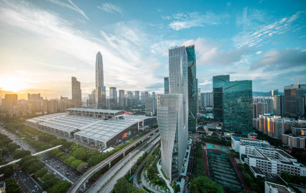 skyscrape de la ciudad de shenzhen - shenzhen fotografías e imágenes de stock