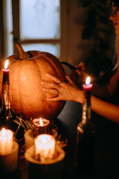 istock The woman carving a pumpkin 1426611420